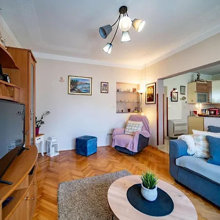 Nada Apartman Banjol