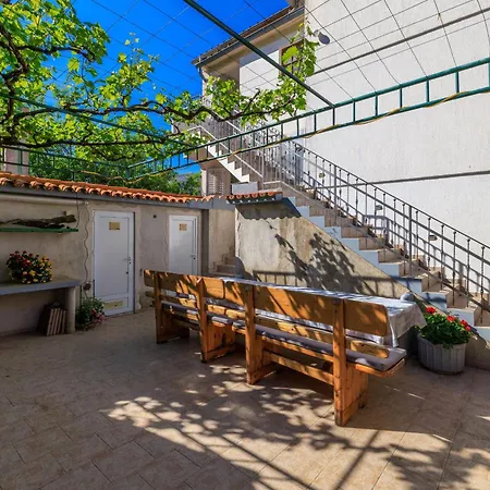 Nada Apartman Banjol